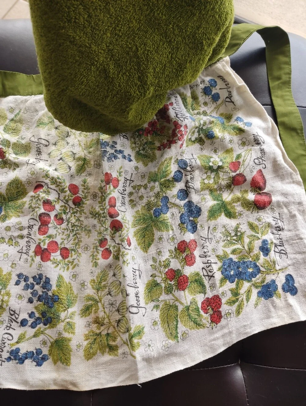 VTG 60s 70s Martex Snap On Towel Apron Fruit Berry Botanical Linen Terry Cloth